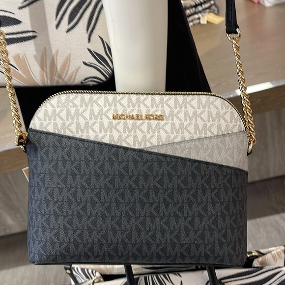 MICHAEL KORS
Jet Set Travel Medium Color-Block Signature Logo Dome Crossbody Bag - Picture 10 of 16